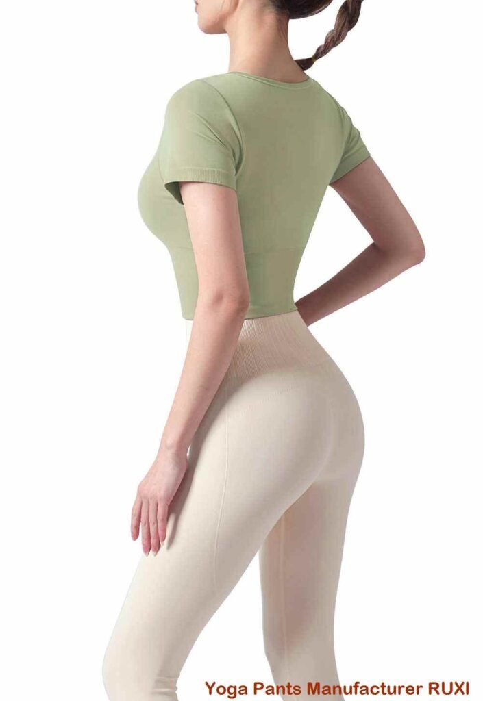 Pantalones cortos de yoga negros con bolsillos para mujer